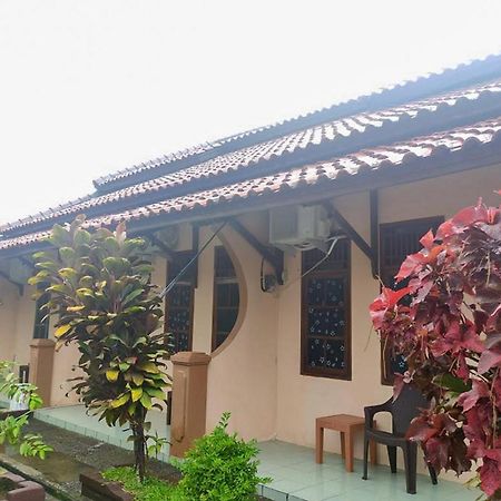 Losmen Yosi Carita Anyer Exterior foto