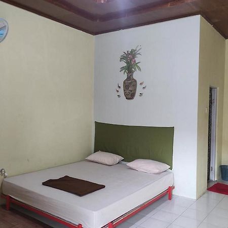 Losmen Yosi Carita Anyer Exterior foto