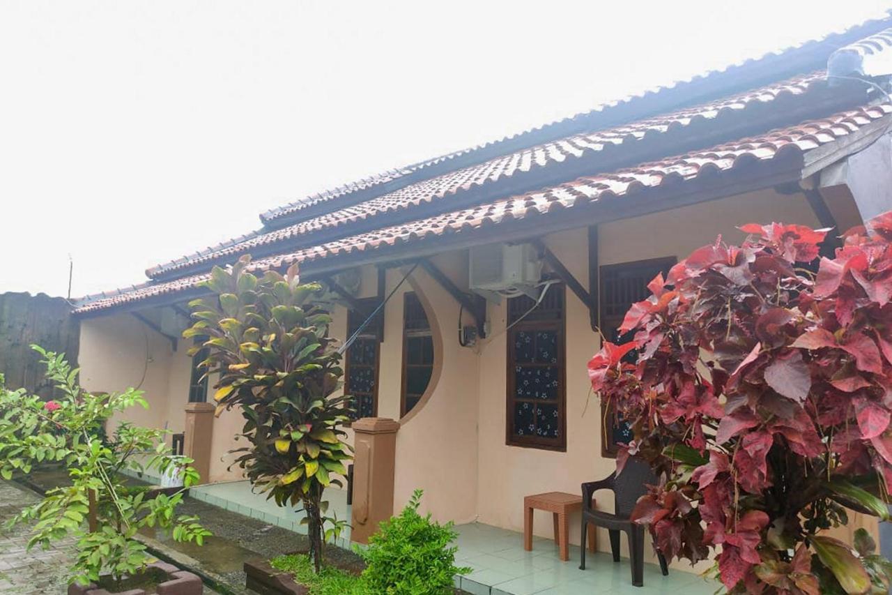 Losmen Yosi Carita Anyer Exterior foto