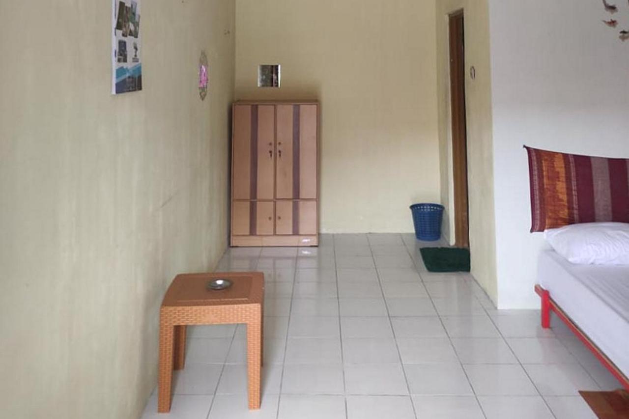 Losmen Yosi Carita Anyer Exterior foto