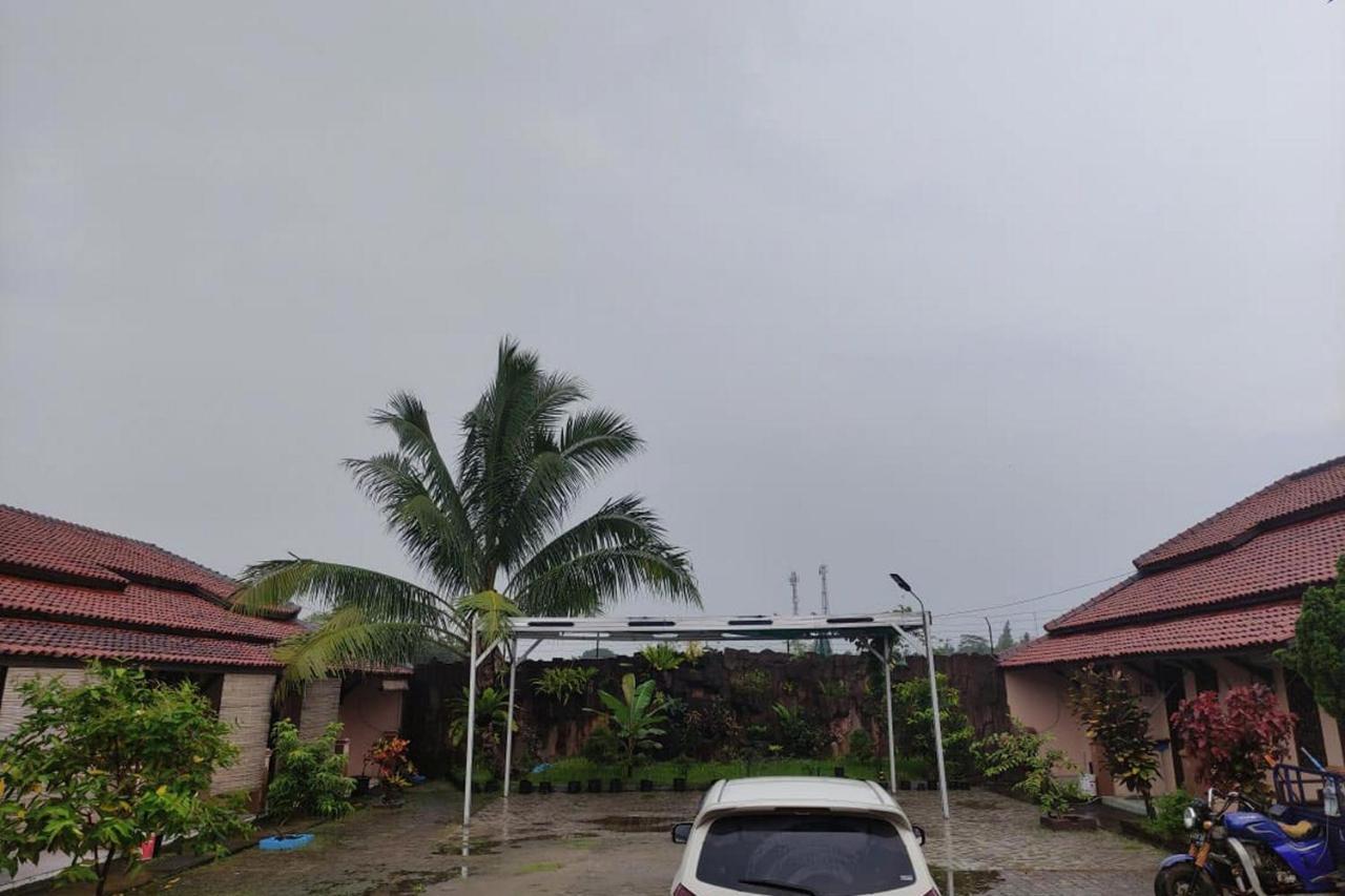 Losmen Yosi Carita Anyer Exterior foto