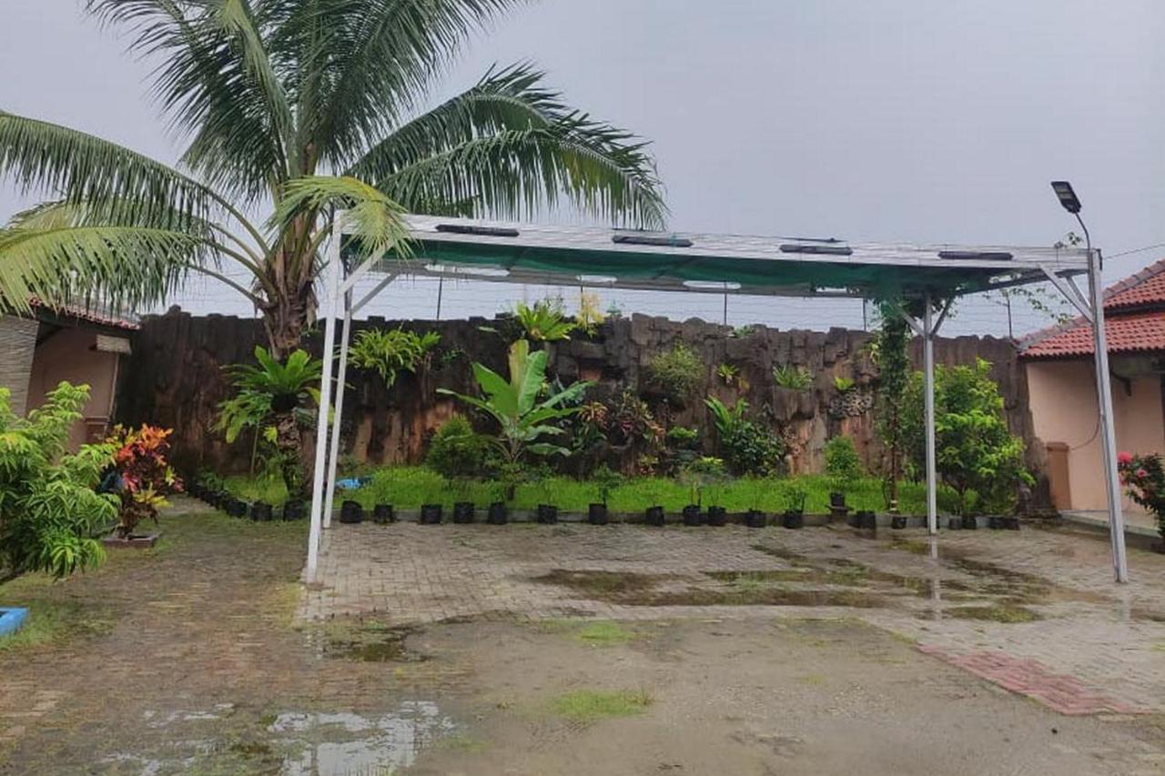 Losmen Yosi Carita Anyer Exterior foto
