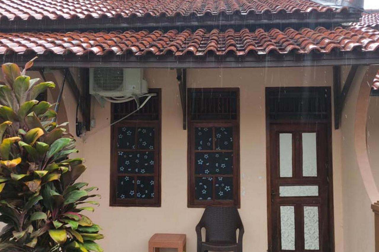Losmen Yosi Carita Anyer Exterior foto